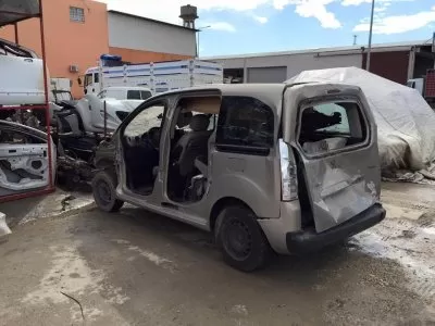 Hurda Belgeli Peugeot Partner Parça Bazında Satışta 3