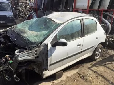 Hurda Belgeli Peugeot 206 Model Araç Parça Bazında Satışta