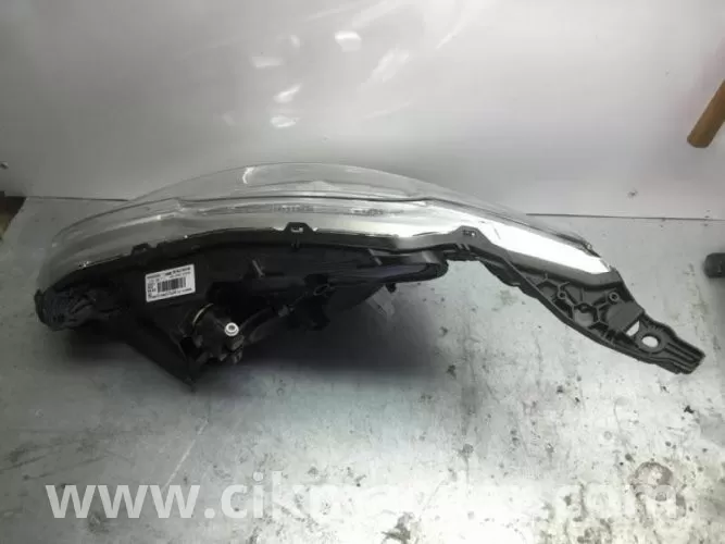 Peugeot 208 Model Uyumlu Sag Ön Far