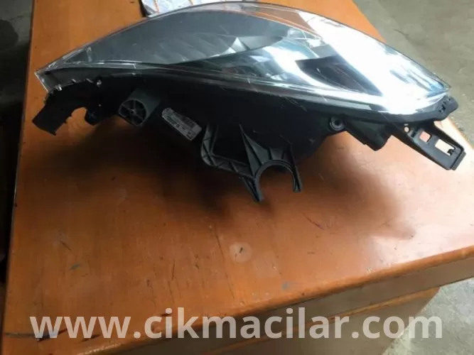 Peugeot Partner Tepe 2009 2011 Model Uyumlu Çıkma Sag Ön Far