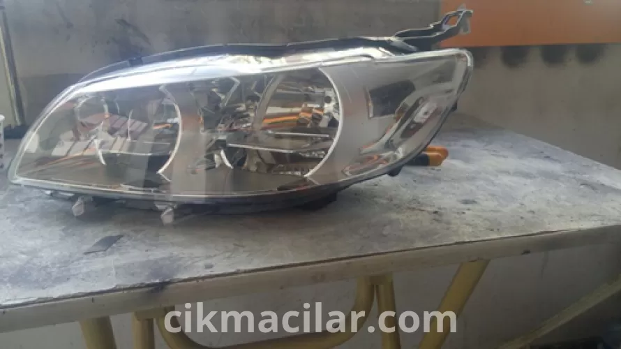 Pegeuot 301 2014 Model Uyumlu Çıkma Ön Far