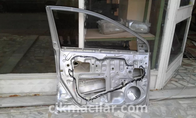 toyoto avensis 2012-2014 model sol ön kapı