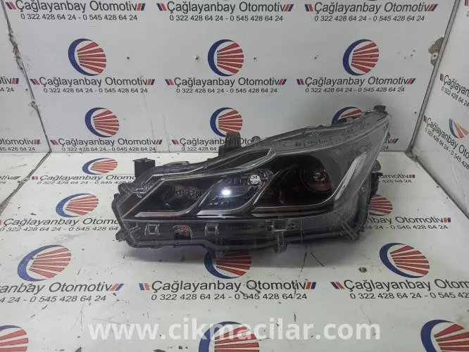 Toyota Corolla 2021 sol ön far