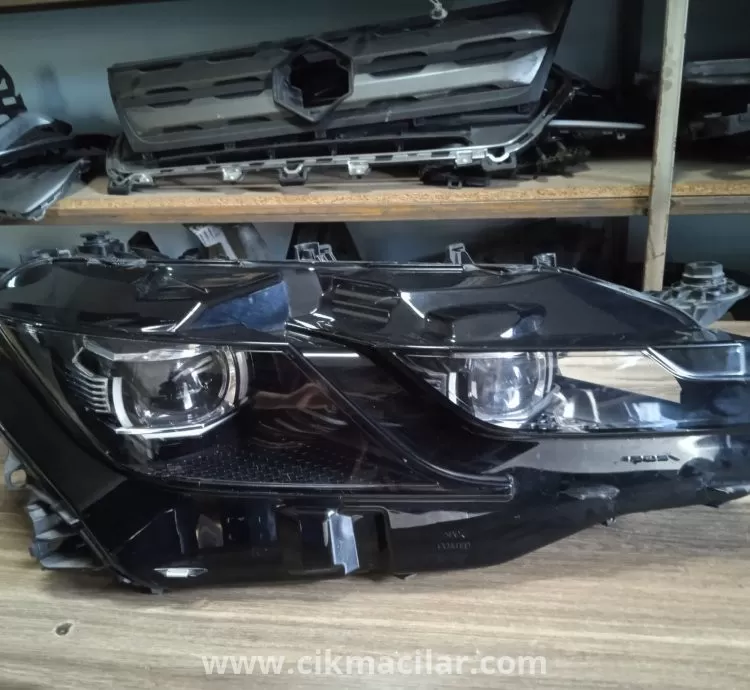 volkswagen arteon  ledli sağ ön far 2017-2020 model sökme