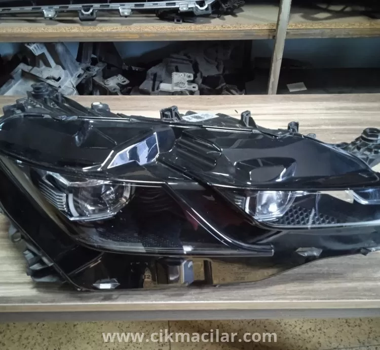 volkswagen arteon  ledli sağ ön far 2017-2020 model sökme