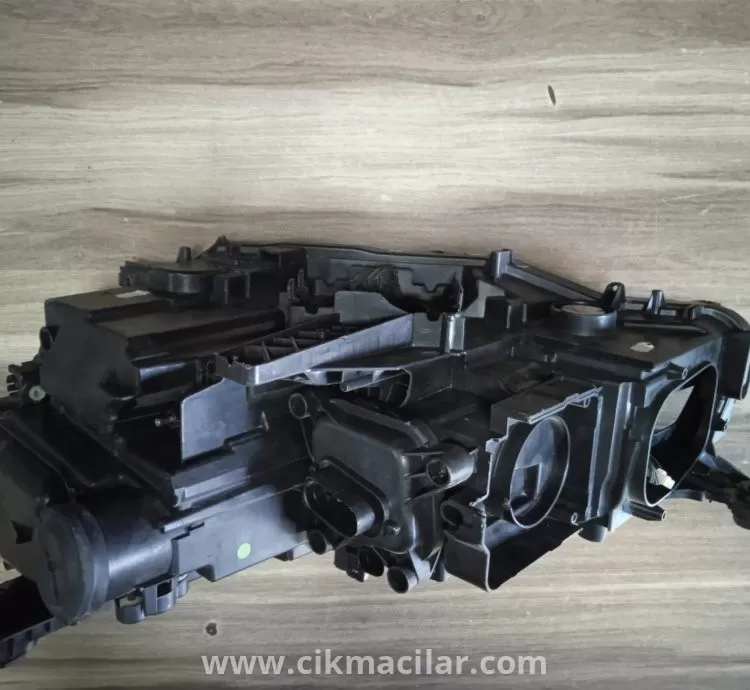 volkswagen arteon  ledli sağ ön far 2017-2020 model sökme