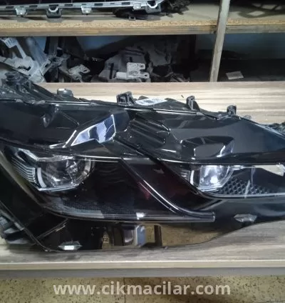 volkswagen arteon  ledli sağ ön far 2017-2020 model sökme 5
