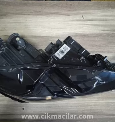 volkswagen arteon  ledli sağ ön far 2017-2020 model sökme 4