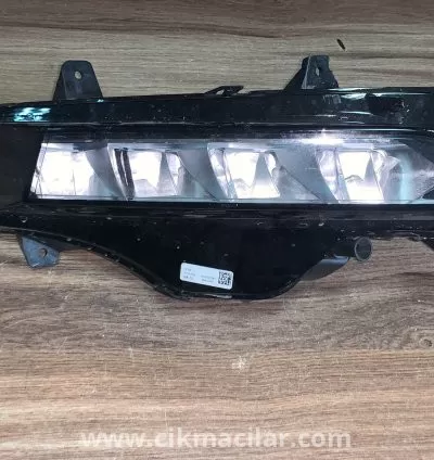 Skoda octavia sağ ön sis far 2020-2023 model