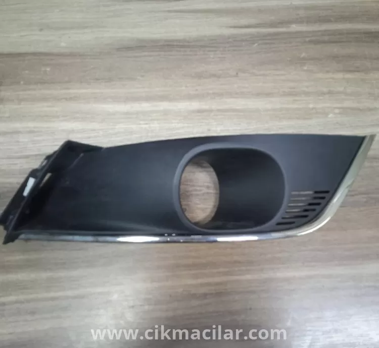 renault megane 4 ön sağ nikelajlı sis farı çerçevesi ​