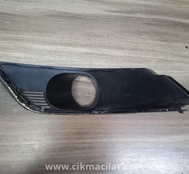 renault megane 4 ön sağ nikelajlı sis farı çerçevesi ​
