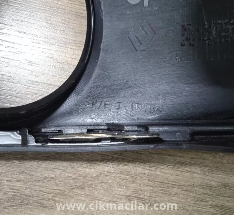 renault megane 4 ön sağ nikelajlı sis farı çerçevesi ​