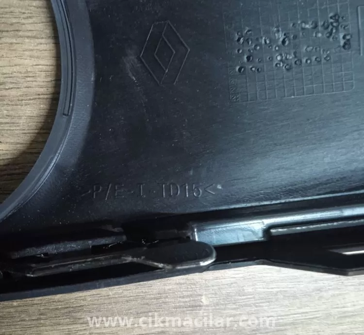 renault megane 4 ön sağ nikelajlı sis farı çerçevesi ​