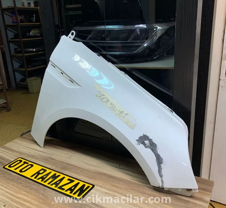 Renault Megane 4 2016 2021 Model Uyumlu Orijinal Çıkma Sağ Ön Çamurluk