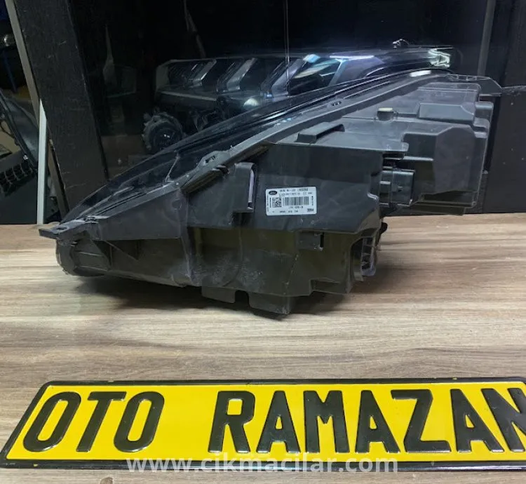 Ford Puma Model Orijinal Çıkma Sağ Ön Far