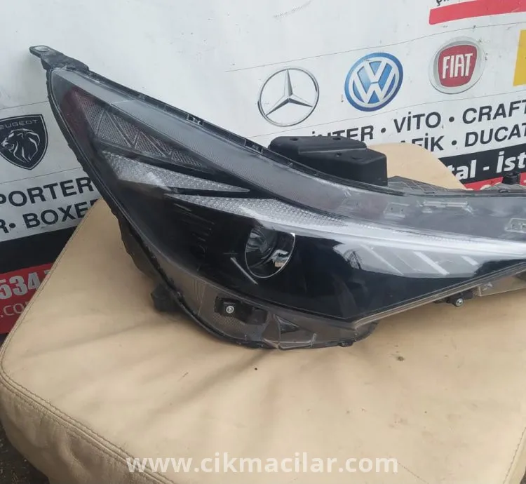 Hyundai Elantra Model Orjinal Çıkma Sağ Ön Far