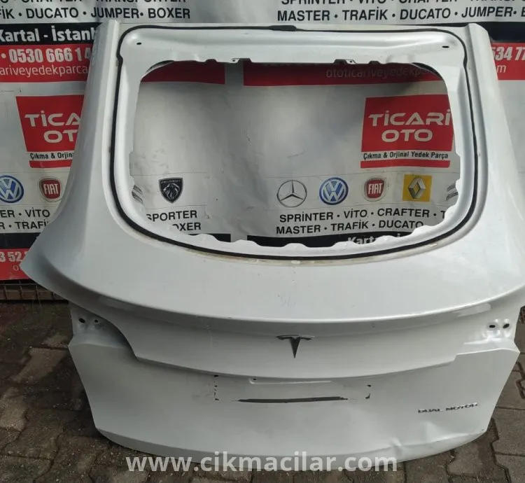 Tesla Model Orijinal Çıkma Arka Bagaj Kapagı