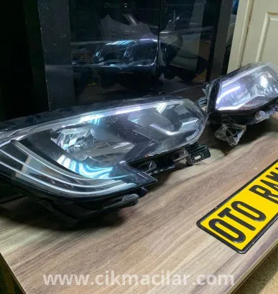 Renault Taliant Model Orijinal Çıkma Ön Takım Far