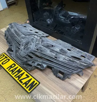 Renault Clio 4 2013 2017 Orijinal Çıkma Ön Panjur